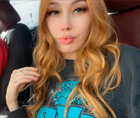 Naakte gelekte OnlyFans-foto van Momma J