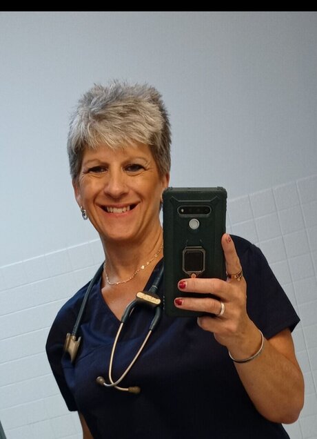Naken läckt OnlyFans-bild av Small Town Nurse