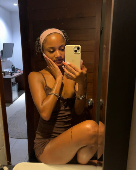 Обнаженная фотография утечки OnlyFans от Sumi