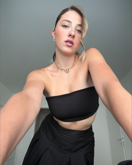 Naken lekkede OnlyFans-bilde av Vani Vittoria
