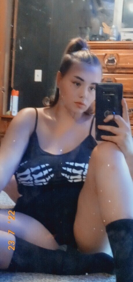 Naken lekkede OnlyFans-bilde av Barefootbliss
