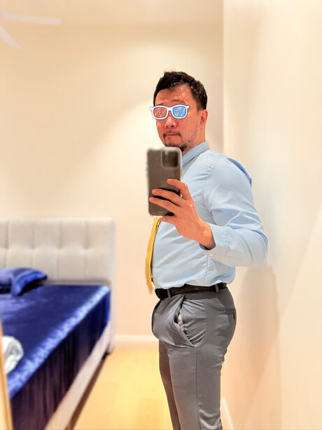 Naken läckt OnlyFans-bild av Suitedbulgeuniform Kink