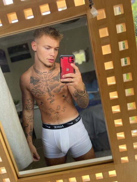 Naken lekkede OnlyFans-bilde av Juicyjp