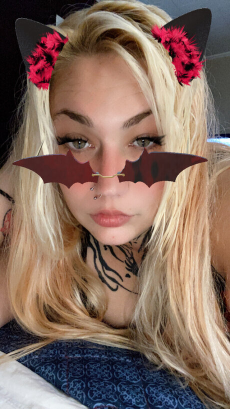 Naakte gelekte OnlyFans-foto van Zoe Russell