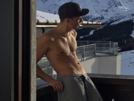 Alasti lekkinud OnlyFans-i pilt Sk8ter18cm