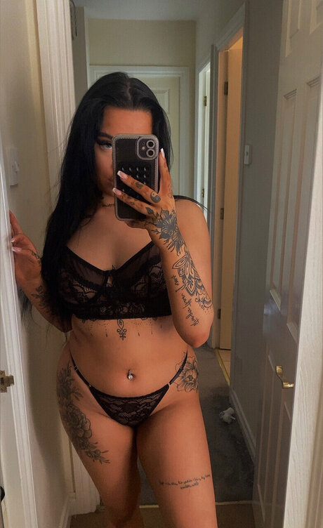 Naken läckt OnlyFans-bild av Anisa Hirst