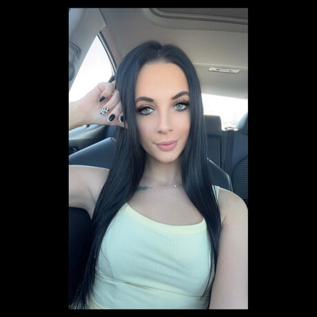 Alaston vuotanut OnlyFans-kuva Lilserenabby