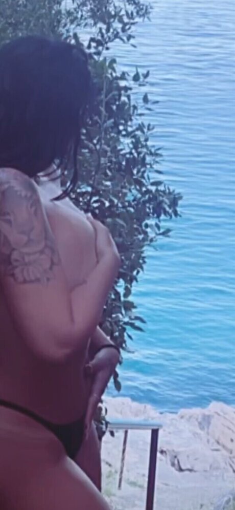 Naken lekkede OnlyFans-bilde av Denise