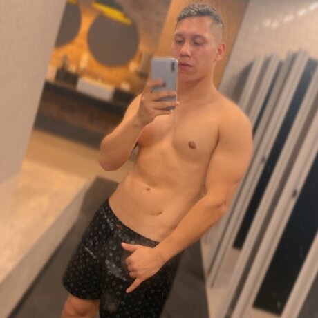 Naken läckt OnlyFans-bild av Eros
