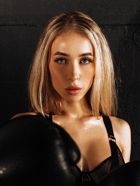 Naakte gelekte OnlyFans-foto van Free Nata Gold Free