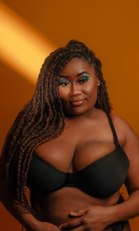 Naken lekkede OnlyFans-bilde av Lovelylatrice