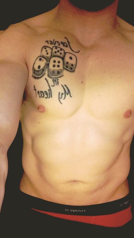Naken lekkede OnlyFans-bilde av Jack Jones