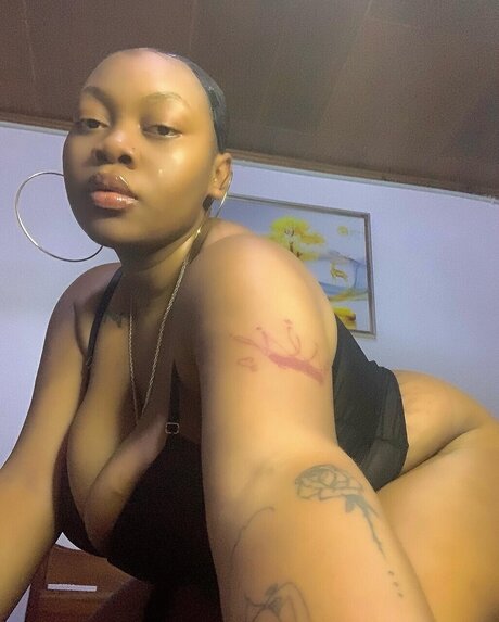 Naken lekkede OnlyFans-bilde av Lay