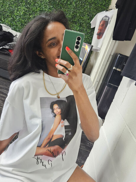 Naken lekkede OnlyFans-bilde av Priya Peach Xoxo