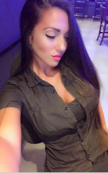 Nahá fotka uniklých OnlyFans od Tina Dakic