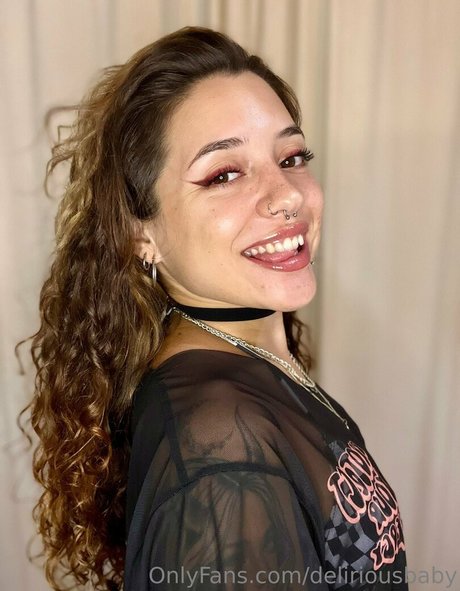 Nahá fotka uniklých OnlyFans od Deliriousbaby