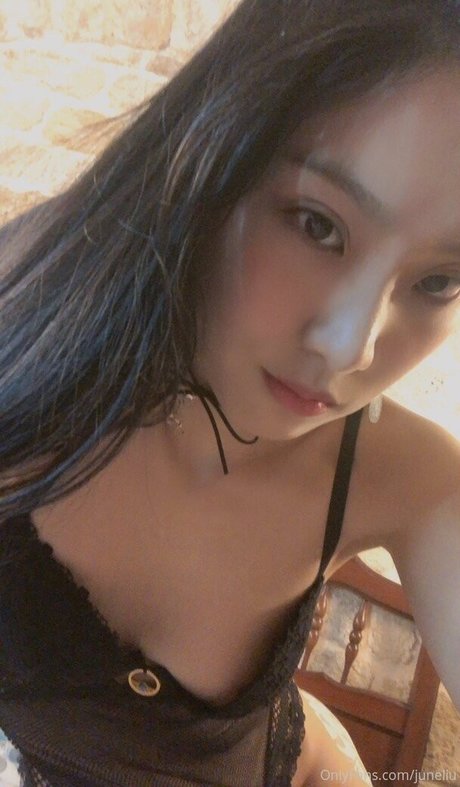 Alasti lekkinud OnlyFans-i pilt Juneliu