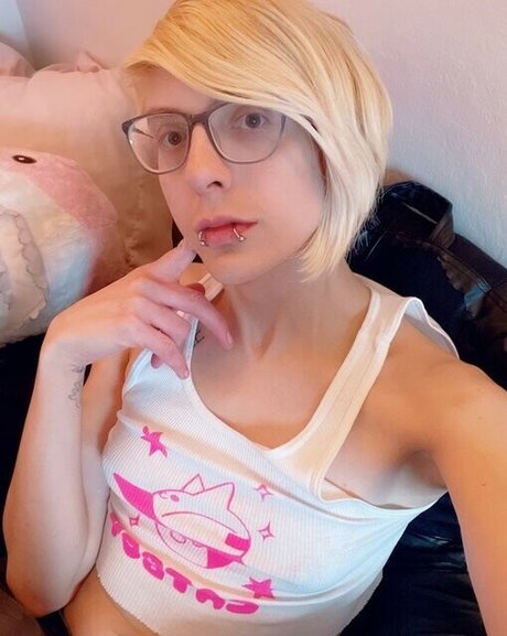 Nahá fotka uniklých OnlyFans od Cassie Coyote