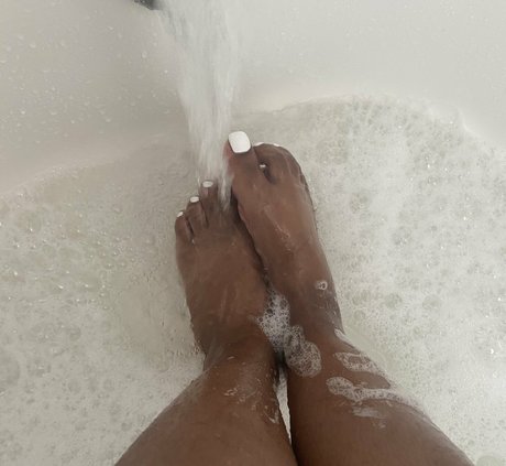 Naken läckt OnlyFans-bild av Chocolatefeet8