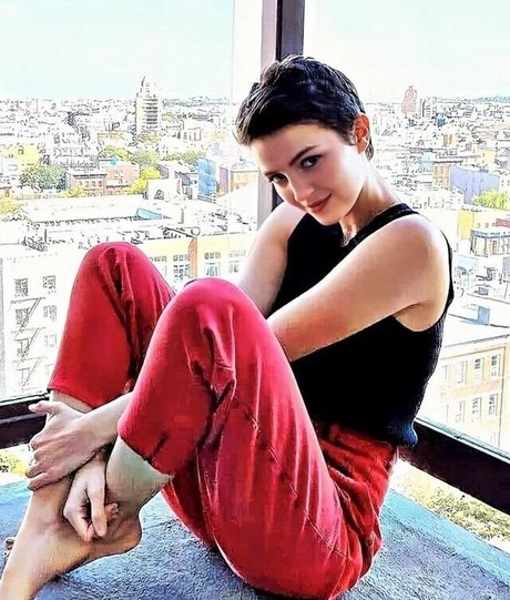 Ella Hunt