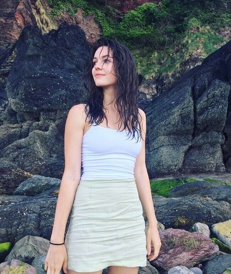 Naken lekkede OnlyFans-bilde av Ella Hunt