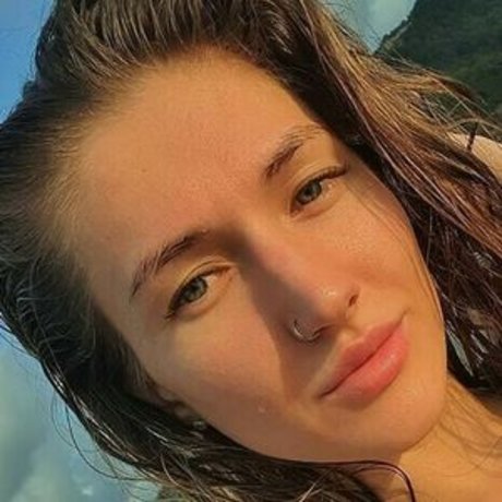 Naakte gelekte OnlyFans-foto van Nina Khlv