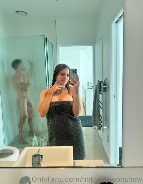 Hotcoupleonshow