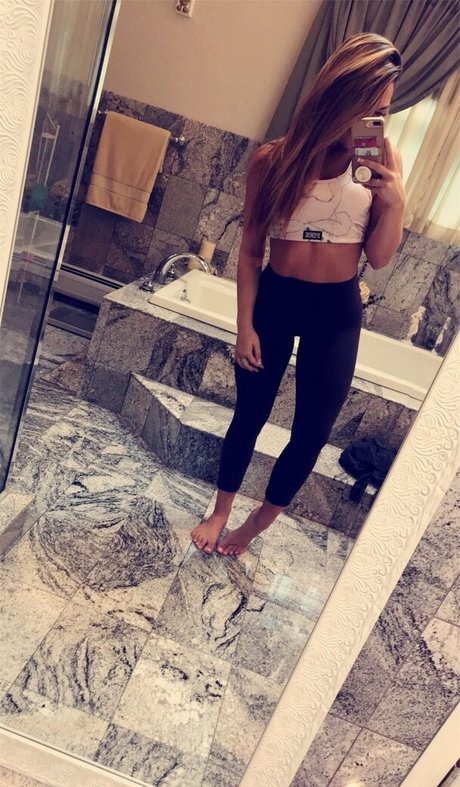 Foto desnuda filtrada de OnlyFans de Lizzy Decologero