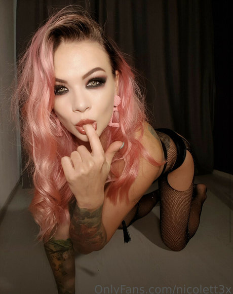 Nicolettxxx