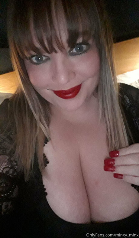 Naken lekkede OnlyFans-bilde av Minxyminx