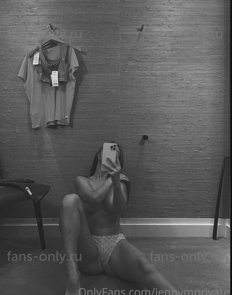Naakte gelekte OnlyFans-foto van Jenny Hanna