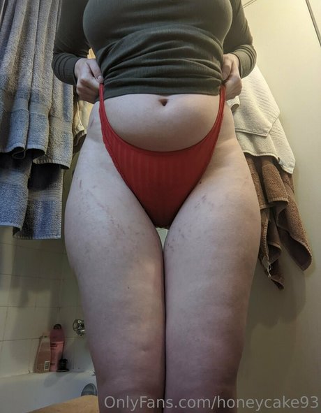 Alasti lekkinud OnlyFans-i pilt Honeycake93