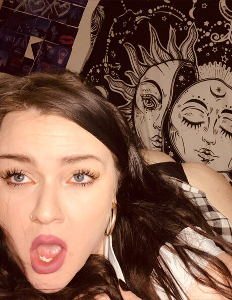 Naken läckt OnlyFans-bild av Violet Rose