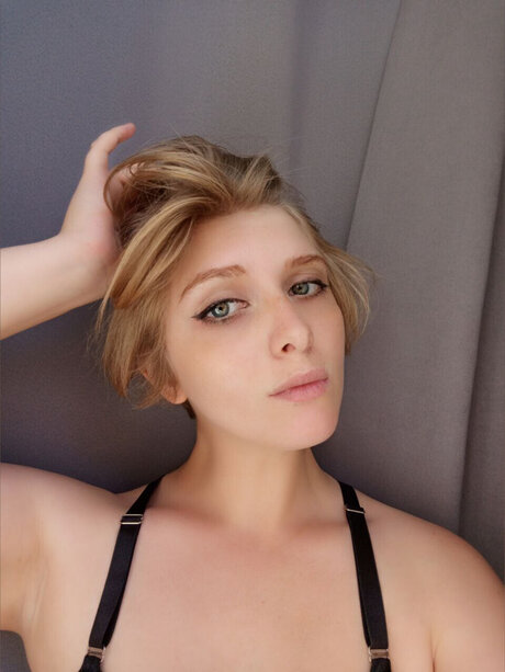 Naken läckt OnlyFans-bild av         