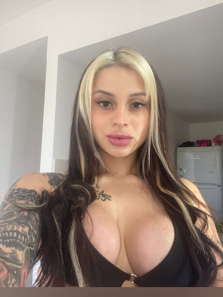 Nahá fotka uniklých OnlyFans od Xenia