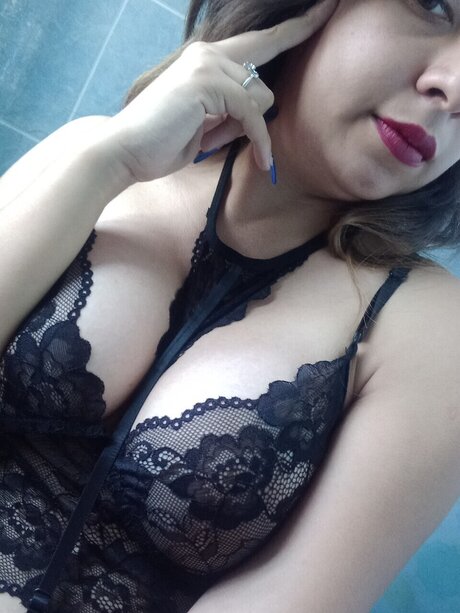 Naken lekkede OnlyFans-bilde av Aimi Zul Sakura