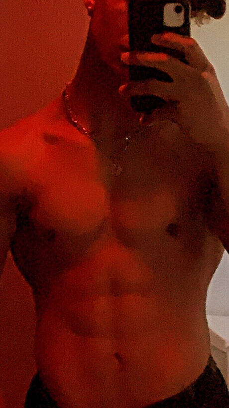 Naken lekkede OnlyFans-bilde av Zay