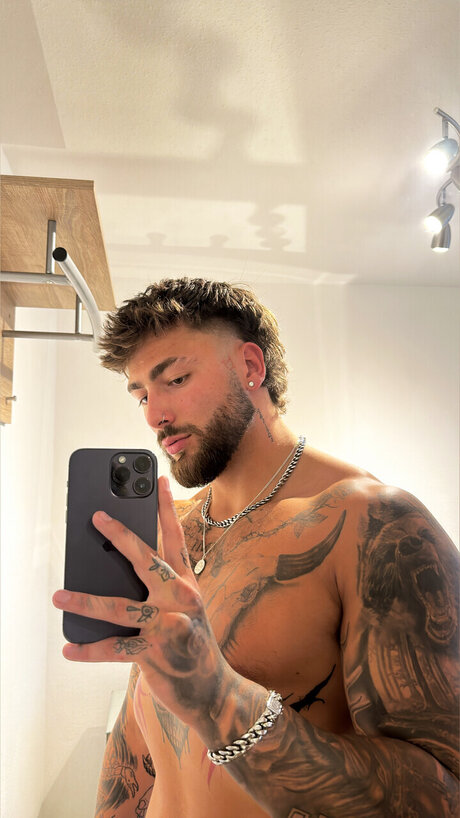 Обнаженная фотография утечки OnlyFans от Sam