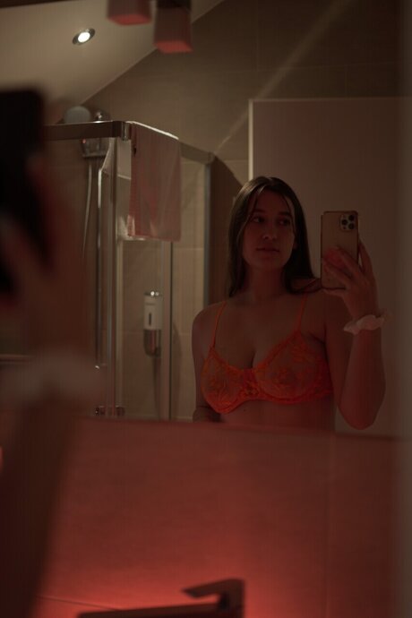 Naakte gelekte OnlyFans-foto van Emma Bianchi