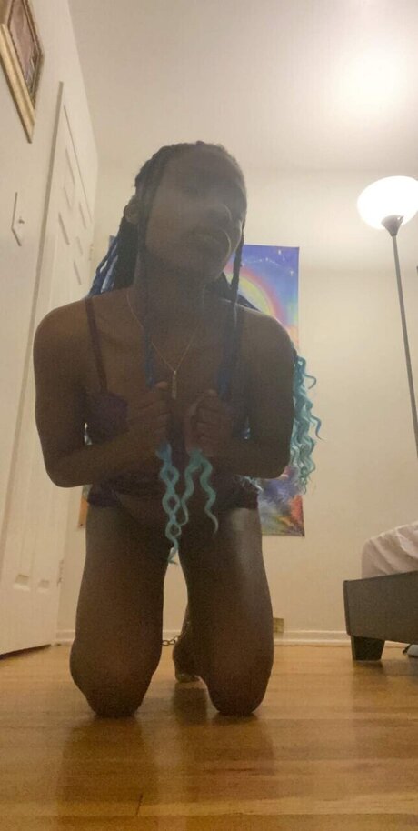 Naken lekkede OnlyFans-bilde av Mistress Nay La