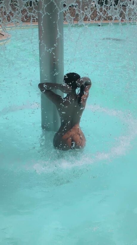 Nahá fotka uniklých OnlyFans od Zeynepellen