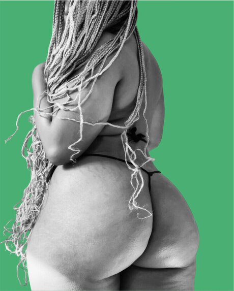 Alaston vuotanut OnlyFans-kuva  Black Roses 