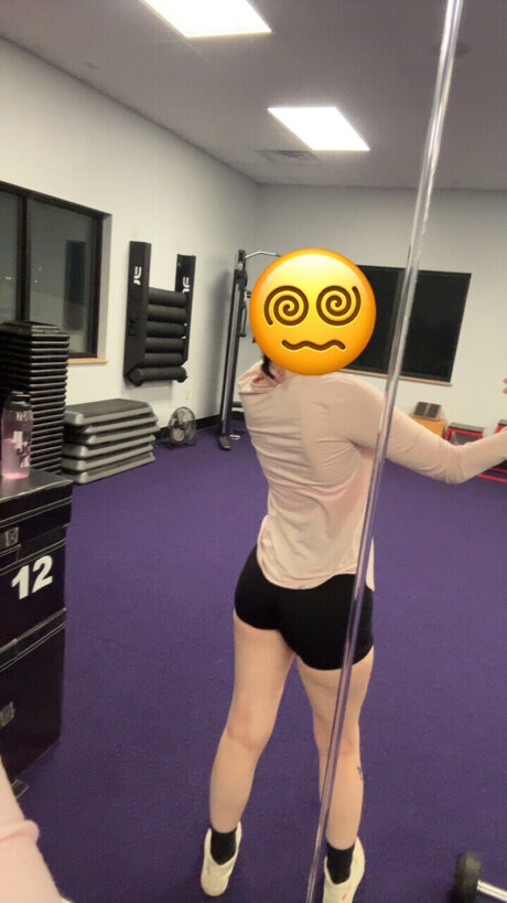 Naken lekkede OnlyFans-bilde av Sisi