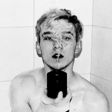 Naken lekkede OnlyFans-bilde av  