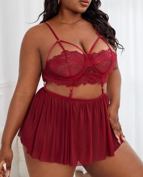 Naken lekkede OnlyFans-bilde av Black Mamba