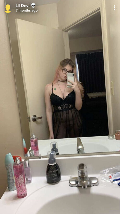 Naken lekkede OnlyFans-bilde av Bluegirl