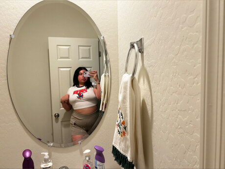 Naken läckt OnlyFans-bild av Miah