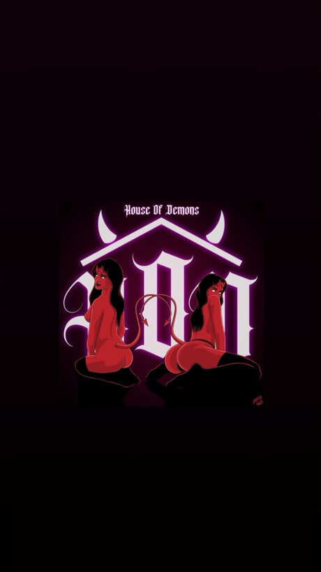 Nahá fotka uniklých OnlyFans od House Of Demons Tv 