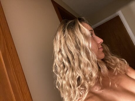 Alasti lekkinud OnlyFans-i pilt Mtvh