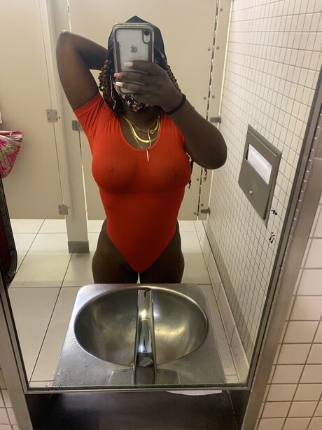 Naken lekkede OnlyFans-bilde av Jazmine Brown